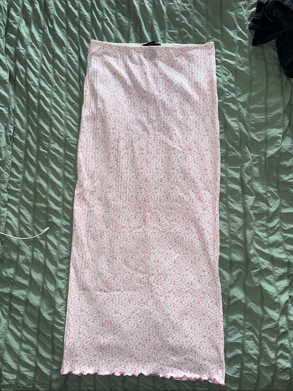 Pink floral skirt Forever 21